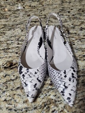 Vince Camuto White and Black Snake-Print Pointed Slingbacks Size 9.5 Pre-owned
